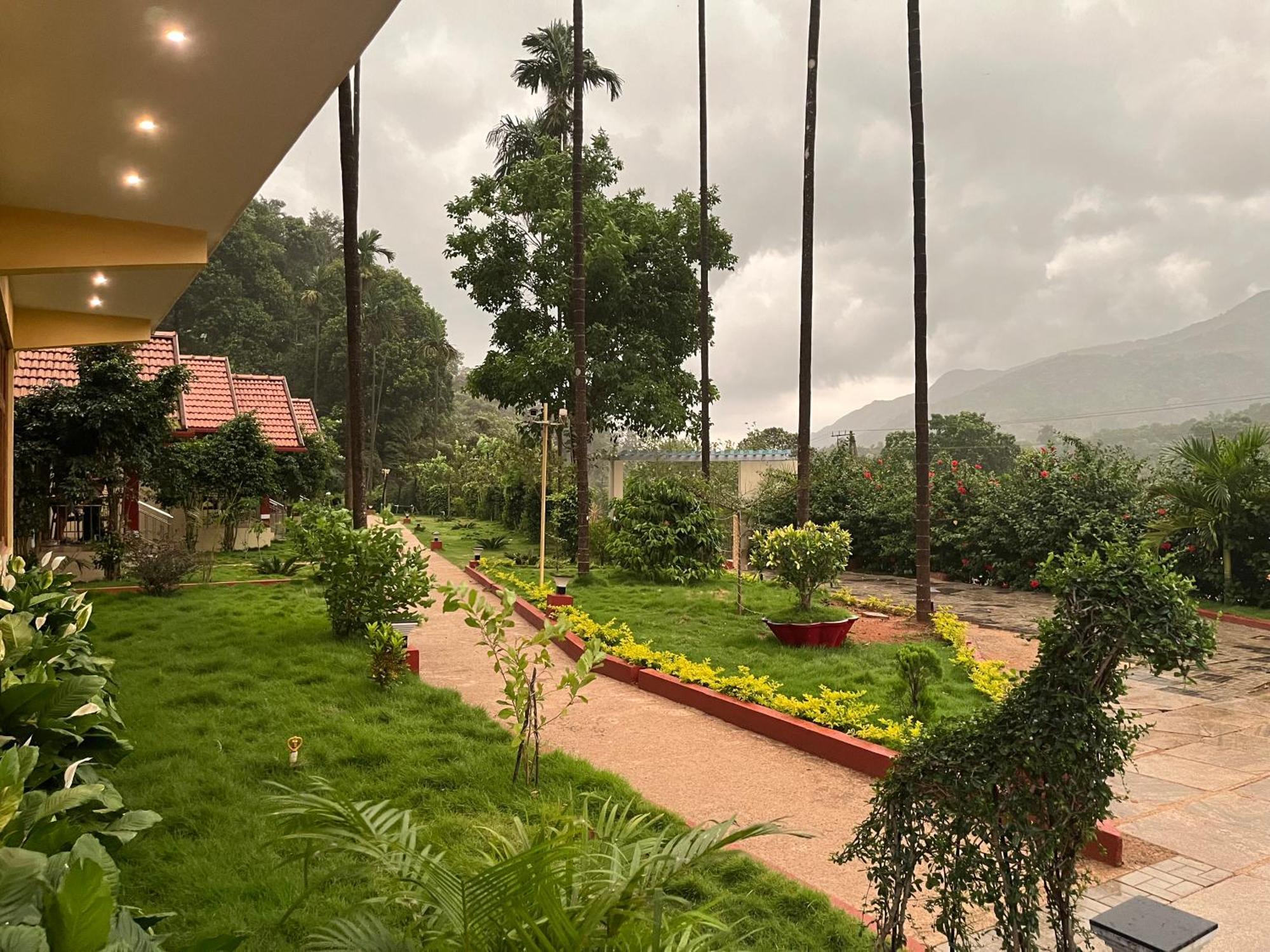 Hill Crest Resort - Coorg ماديكيري المظهر الخارجي الصورة